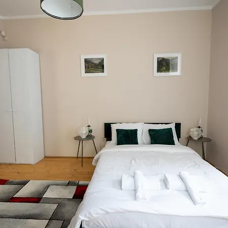 Beautiful Two-bedroom In City Center Апартаменты София