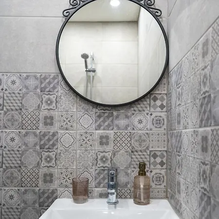 Beautiful Two-bedroom In City Center