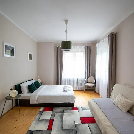 Beautiful Two-bedroom In City Center *
